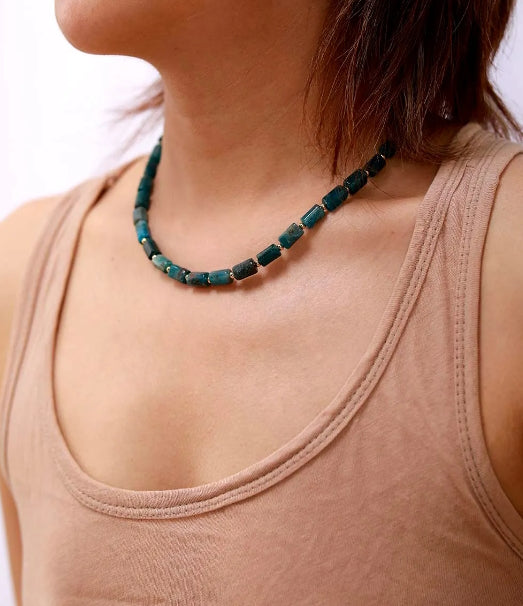 Cylindrical Apatite Stone Necklace: Elegance and Clarity