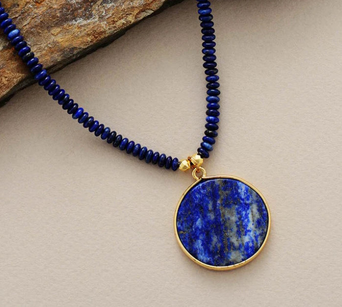 Collier Apaisant en Lapis Lazuli: Sagesse Profonde et Élégance